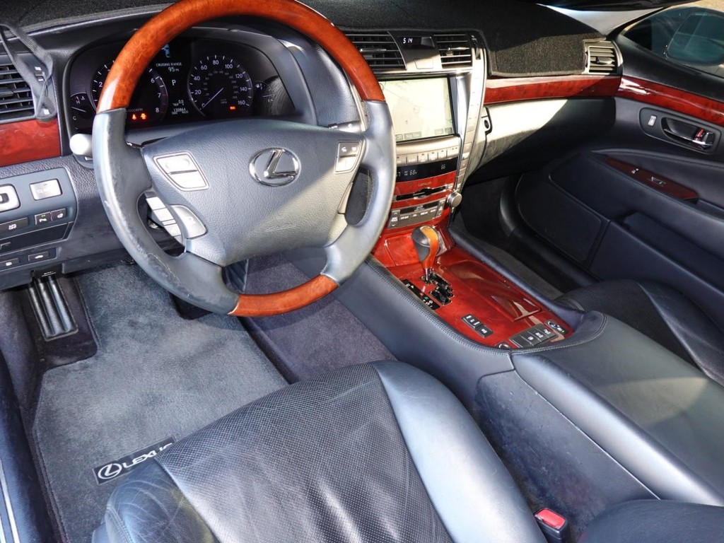 Lexus LS 460 Vehicle Full-screen Gallery Image 18