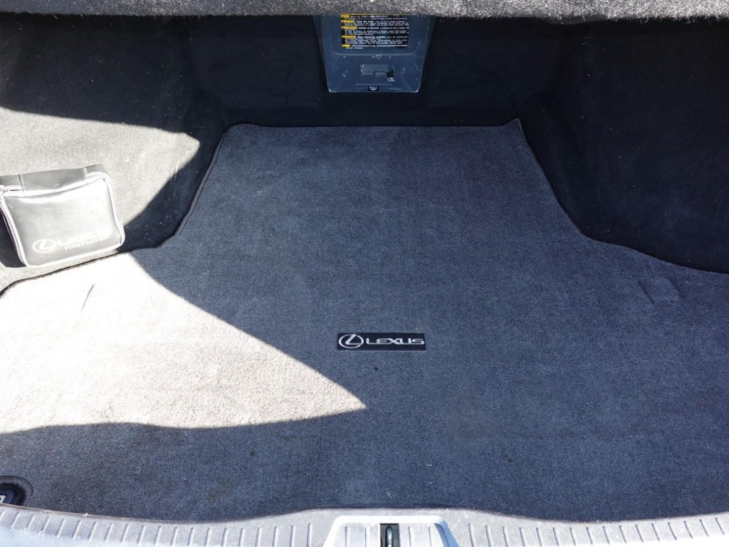 Lexus LS 460 Vehicle Full-screen Gallery Image 27