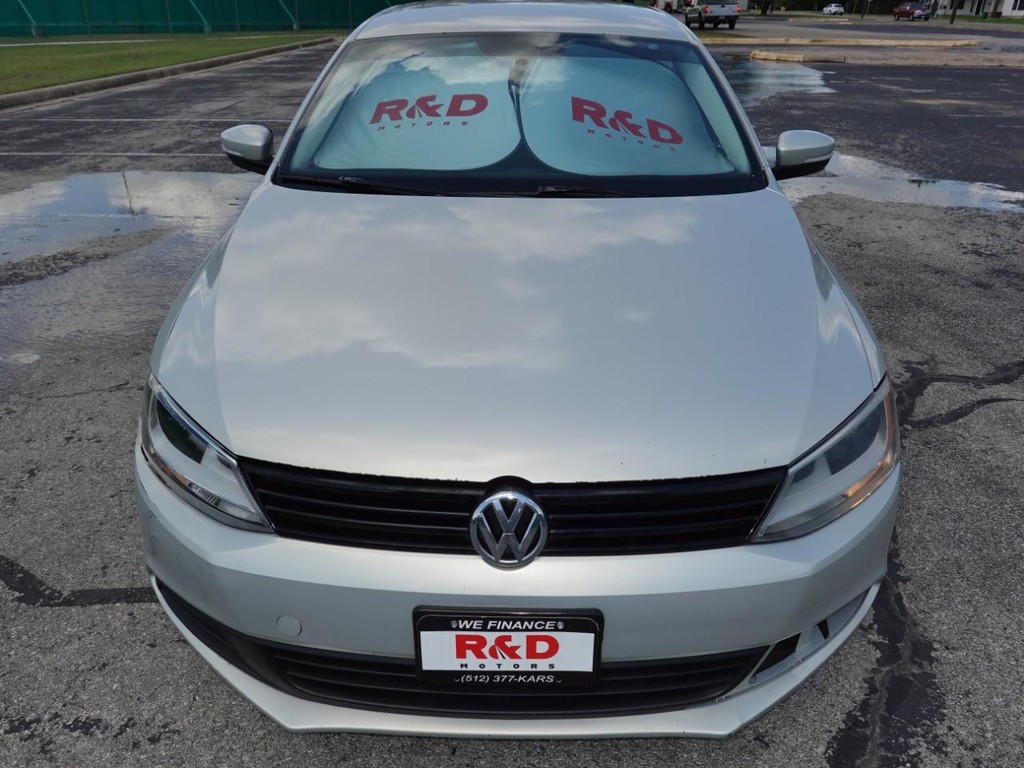 2011 Volkswagen Jetta SE photo 2