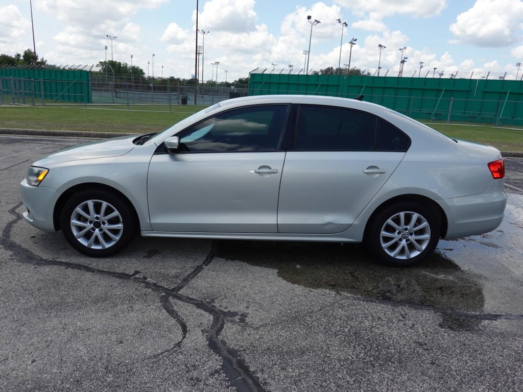 2011 Volkswagen Jetta SE photo 3
