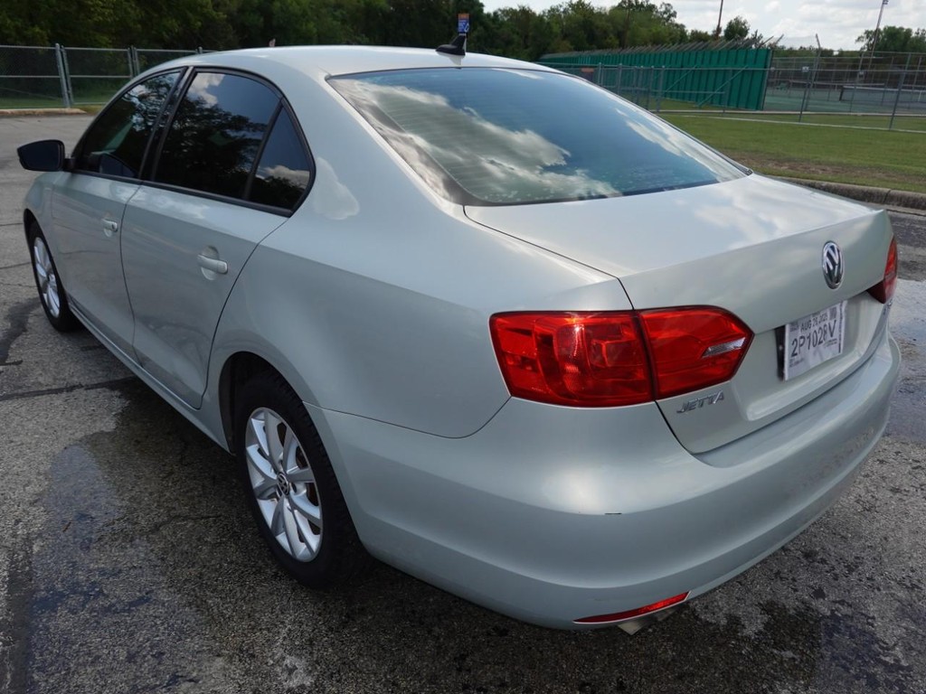 2011 Volkswagen Jetta SE photo 4
