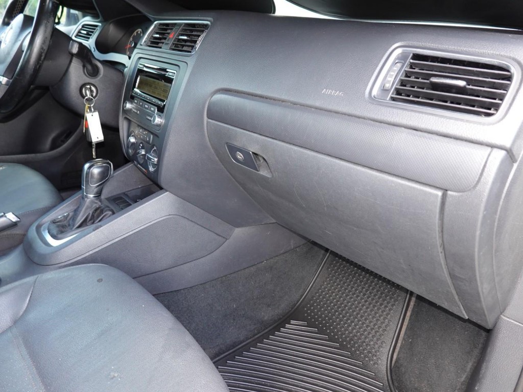 2011 Volkswagen Jetta SE photo 17