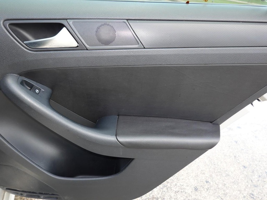 2011 Volkswagen Jetta SE photo 21