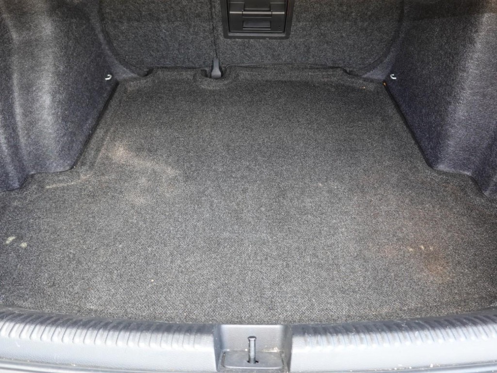 Volkswagen Jetta Sedan Vehicle Full-screen Gallery Image 22