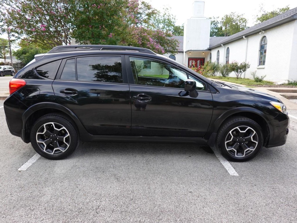 Subaru XV Crosstrek Vehicle Full-screen Gallery Image 08