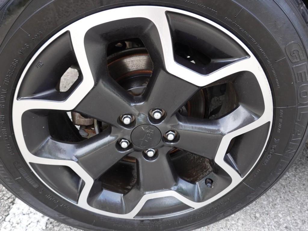 Subaru XV Crosstrek Vehicle Full-screen Gallery Image 09