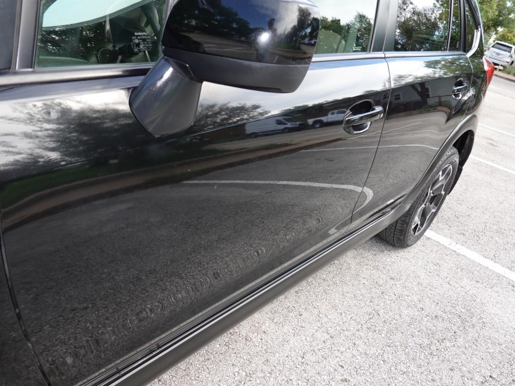 Subaru XV Crosstrek Vehicle Full-screen Gallery Image 10