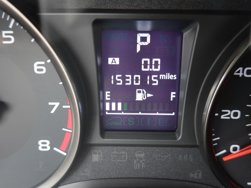 Subaru XV Crosstrek Vehicle Full-screen Gallery Image 12