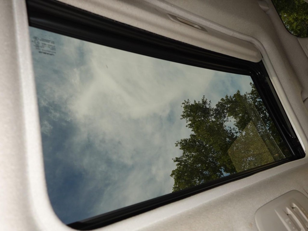 Subaru XV Crosstrek Vehicle Full-screen Gallery Image 16