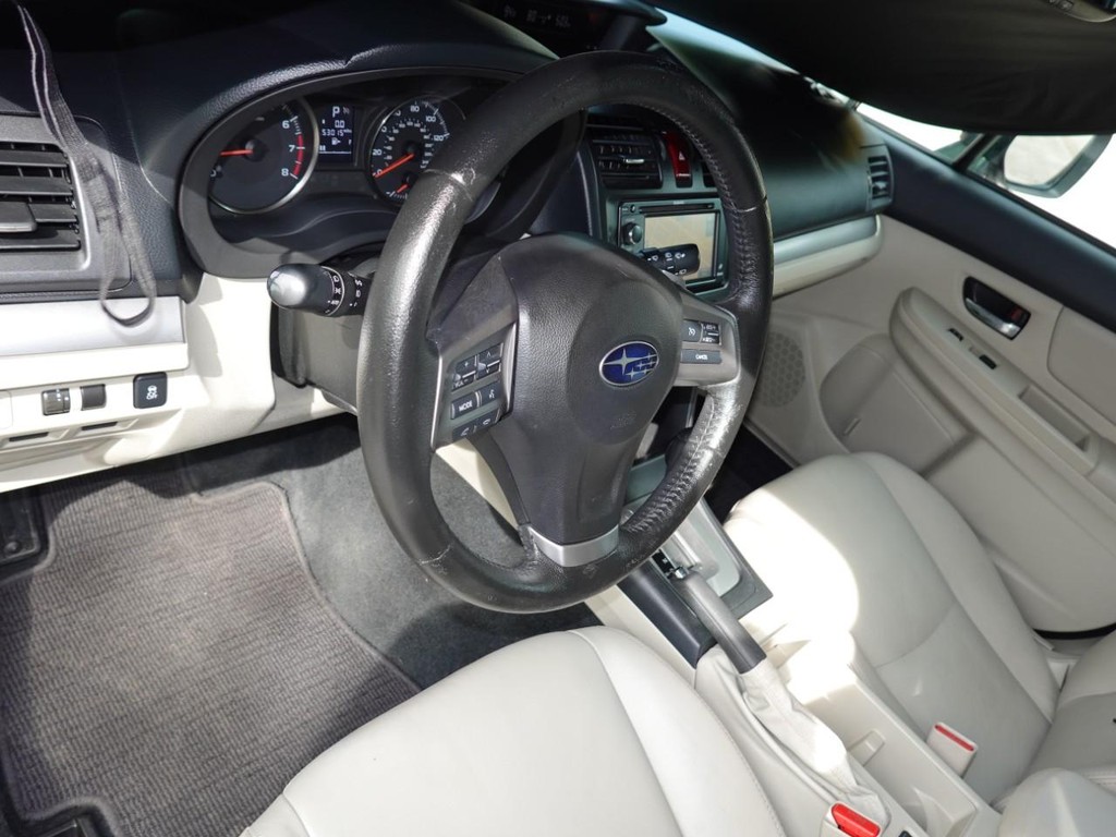 Subaru XV Crosstrek Vehicle Full-screen Gallery Image 17