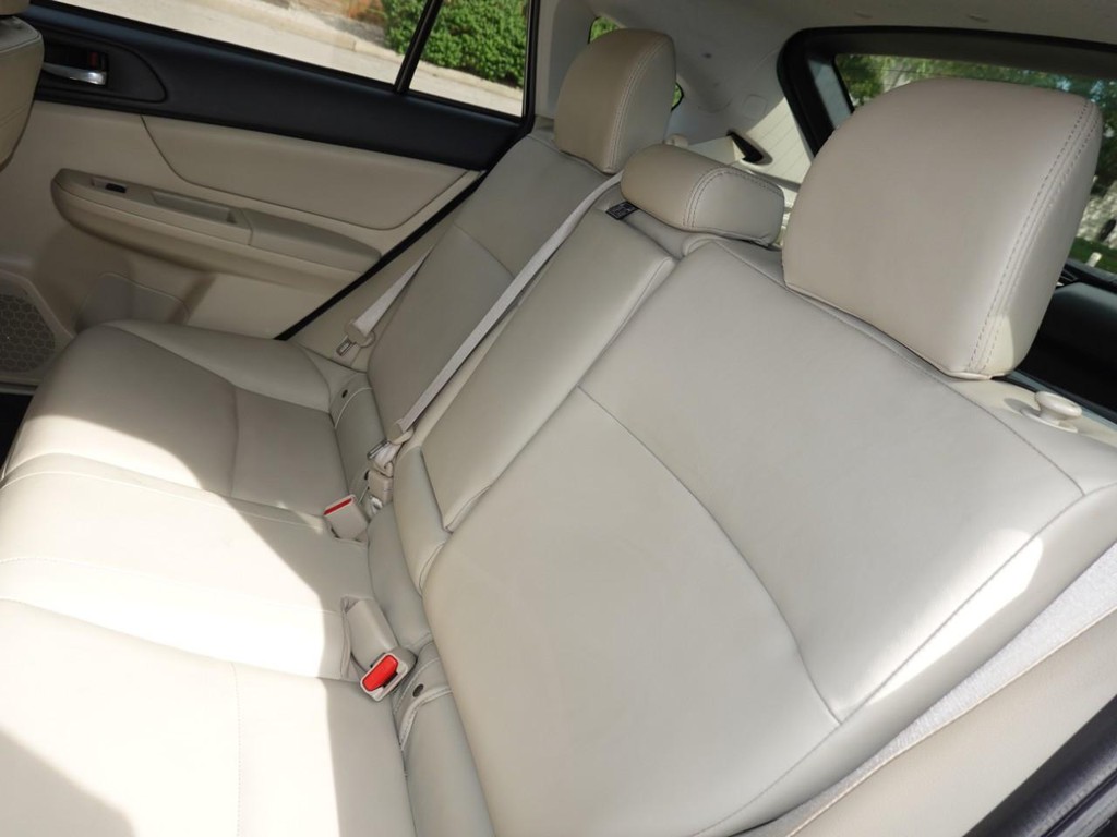 Subaru XV Crosstrek Vehicle Full-screen Gallery Image 19