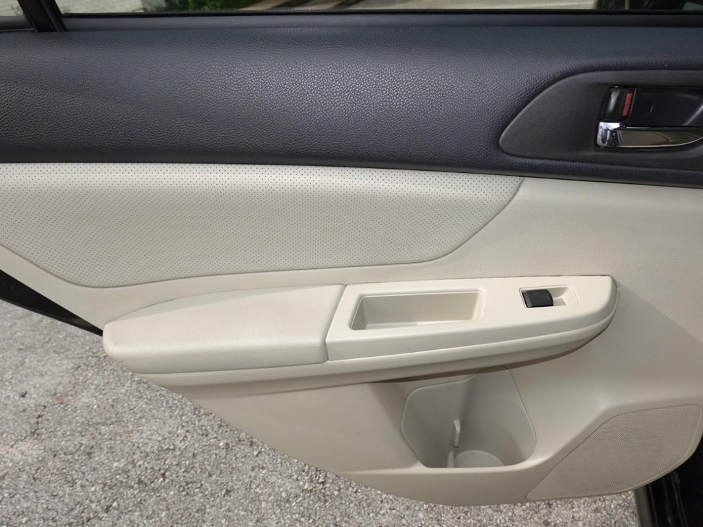 Subaru XV Crosstrek Vehicle Full-screen Gallery Image 20