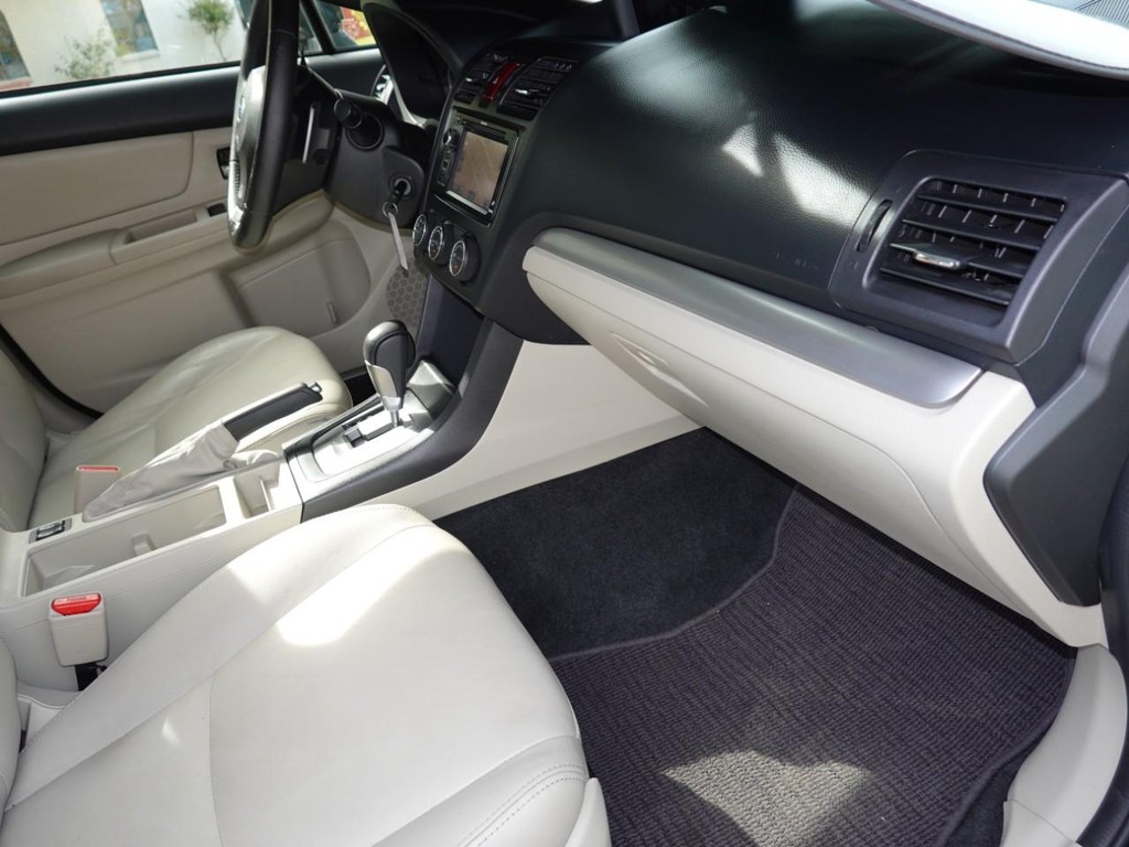 Subaru XV Crosstrek Vehicle Full-screen Gallery Image 21