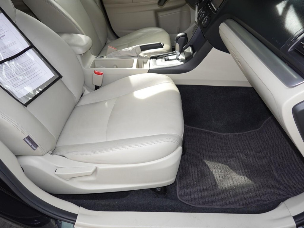 Subaru XV Crosstrek Vehicle Full-screen Gallery Image 22