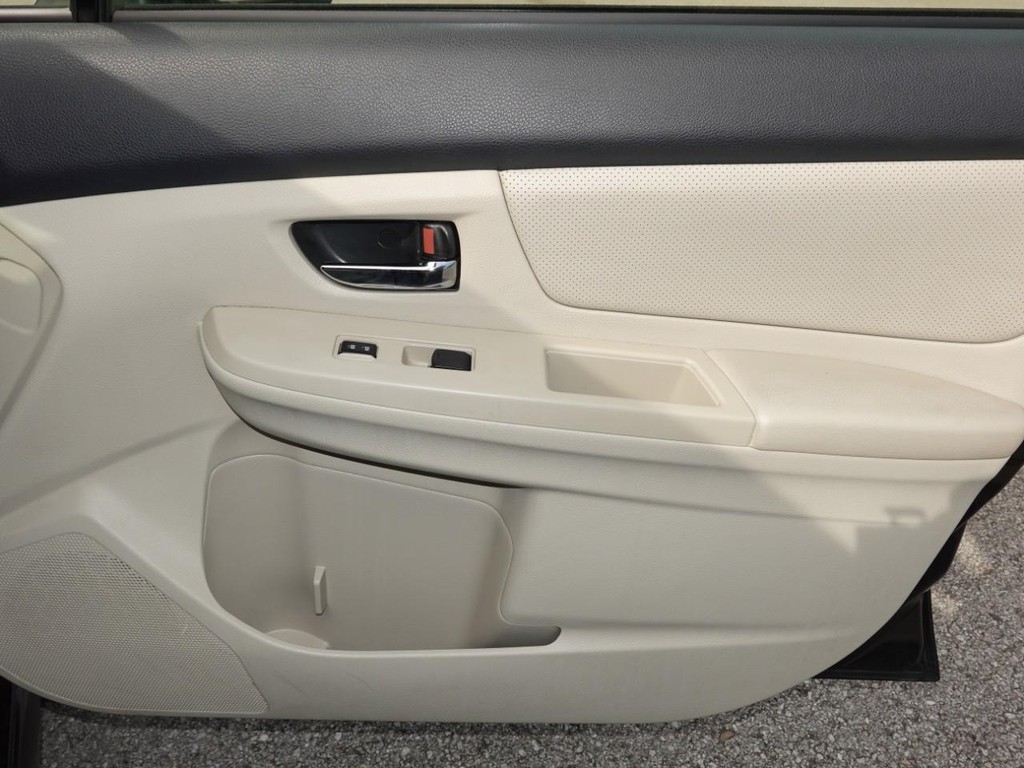 Subaru XV Crosstrek Vehicle Full-screen Gallery Image 23