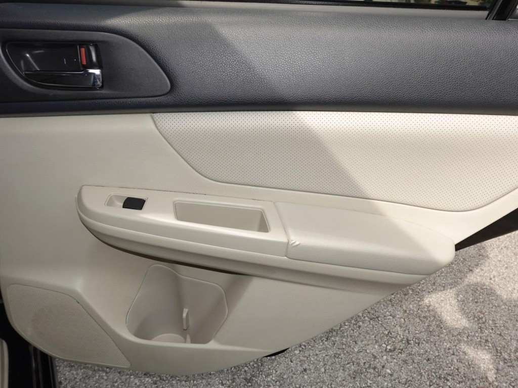 Subaru XV Crosstrek Vehicle Full-screen Gallery Image 25