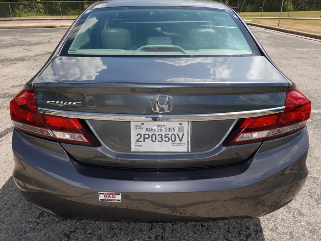 Honda Civic Sedan Vehicle Full-screen Gallery Image 06