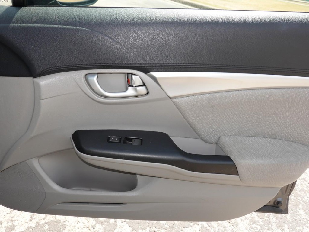 Honda Civic Sedan Vehicle Full-screen Gallery Image 24