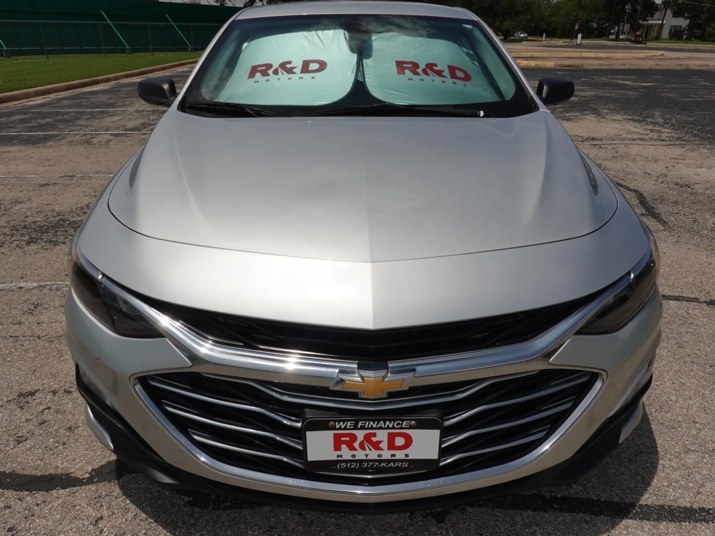 2019 Chevrolet Malibu LS photo 2