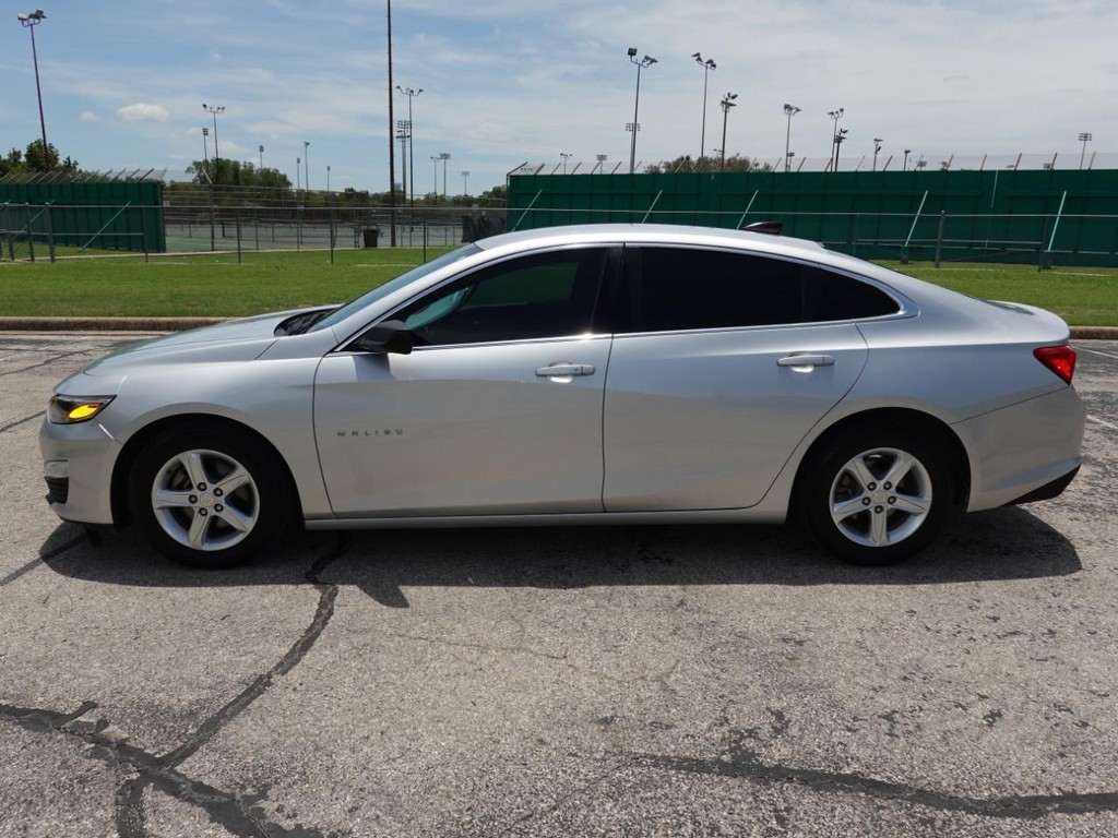 2019 Chevrolet Malibu LS photo 4