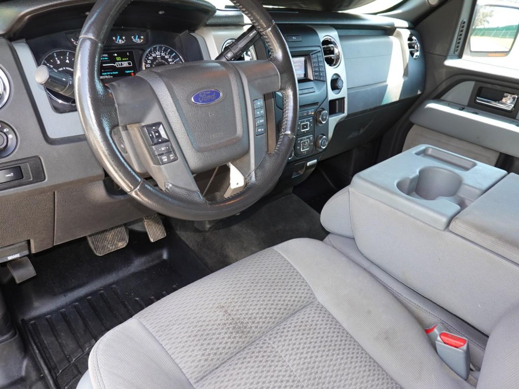 Ford F-150 Vehicle Full-screen Gallery Image 18