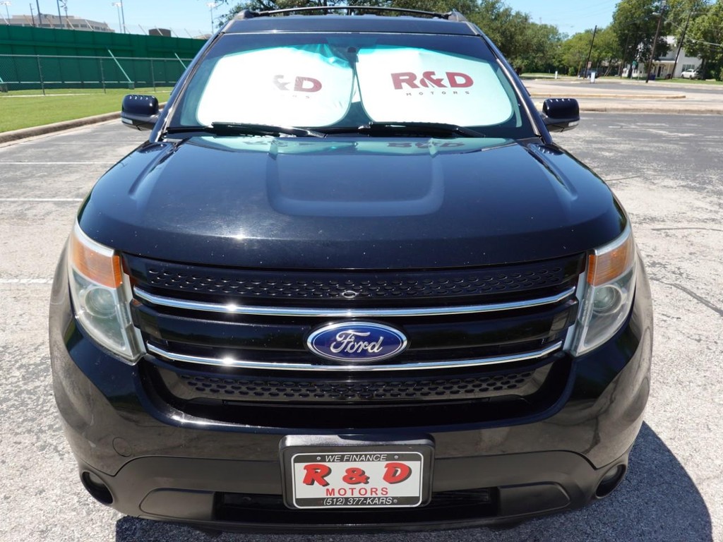 Ford Explorer Vehicle Full-screen Gallery Image 02