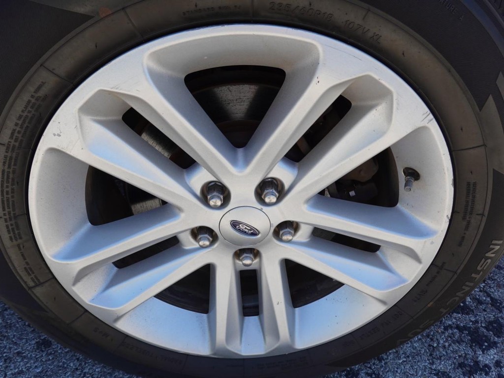 Ford Explorer Vehicle Full-screen Gallery Image 09