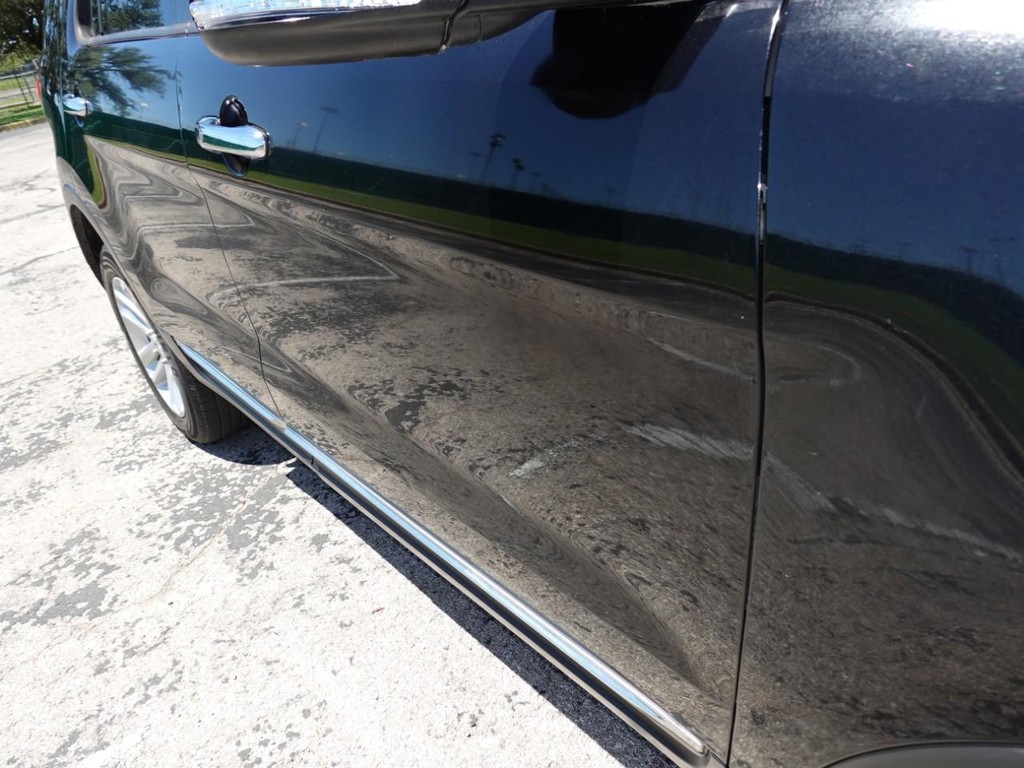 Ford Explorer Vehicle Full-screen Gallery Image 11