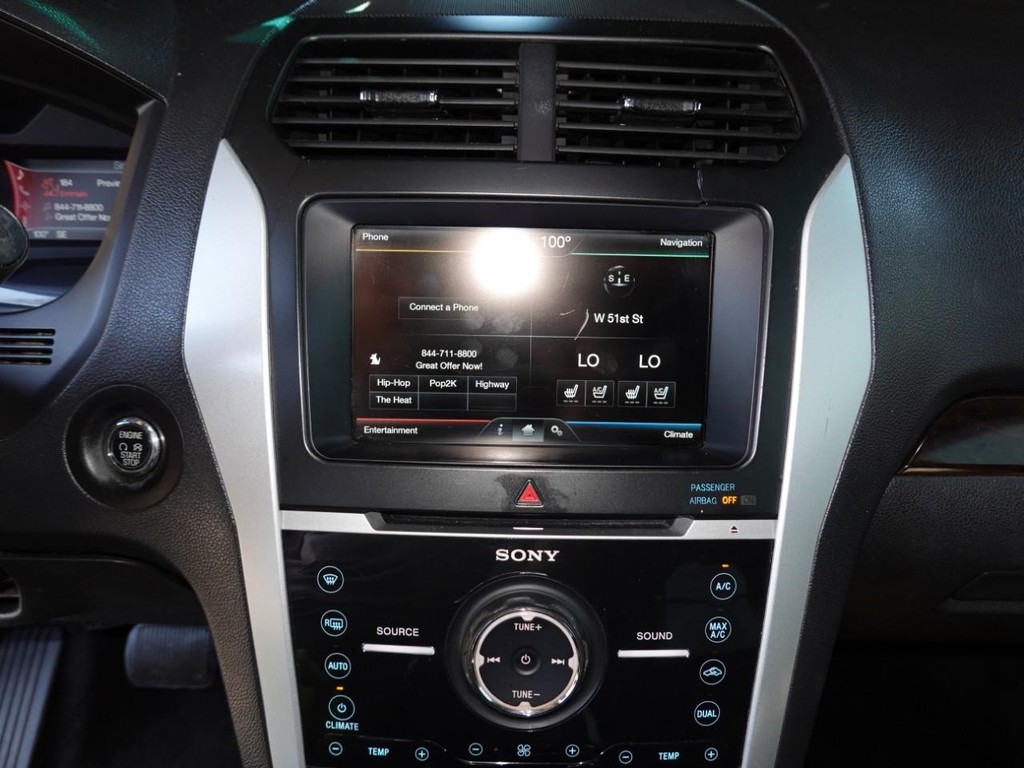 Ford Explorer Vehicle Full-screen Gallery Image 13