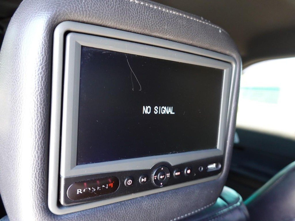 Ford Explorer Vehicle Full-screen Gallery Image 18