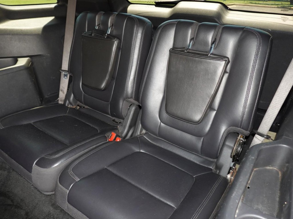 Ford Explorer Vehicle Full-screen Gallery Image 20