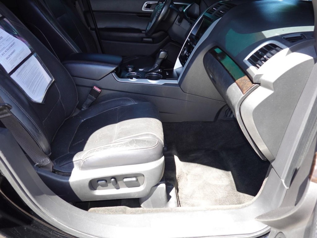 Ford Explorer Vehicle Full-screen Gallery Image 22