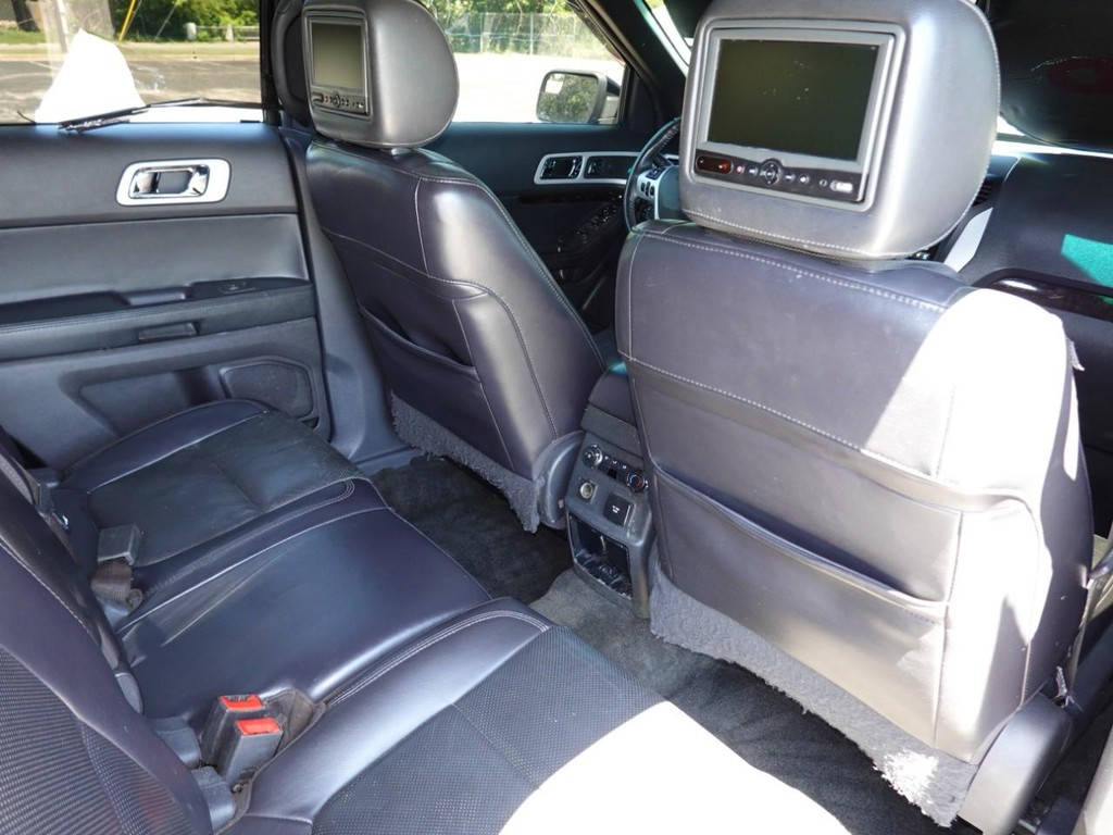 Ford Explorer Vehicle Full-screen Gallery Image 24