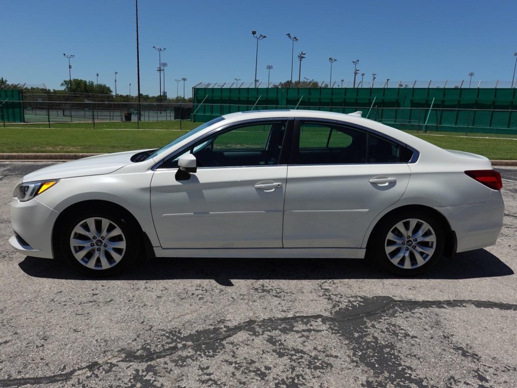 Subaru Legacy Vehicle Full-screen Gallery Image 04