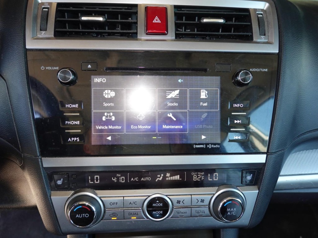 Subaru Legacy Vehicle Full-screen Gallery Image 12