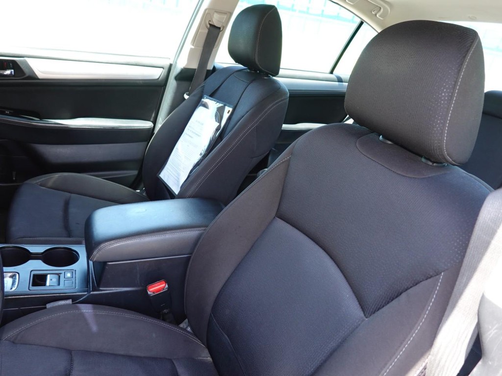 Subaru Legacy Vehicle Full-screen Gallery Image 14