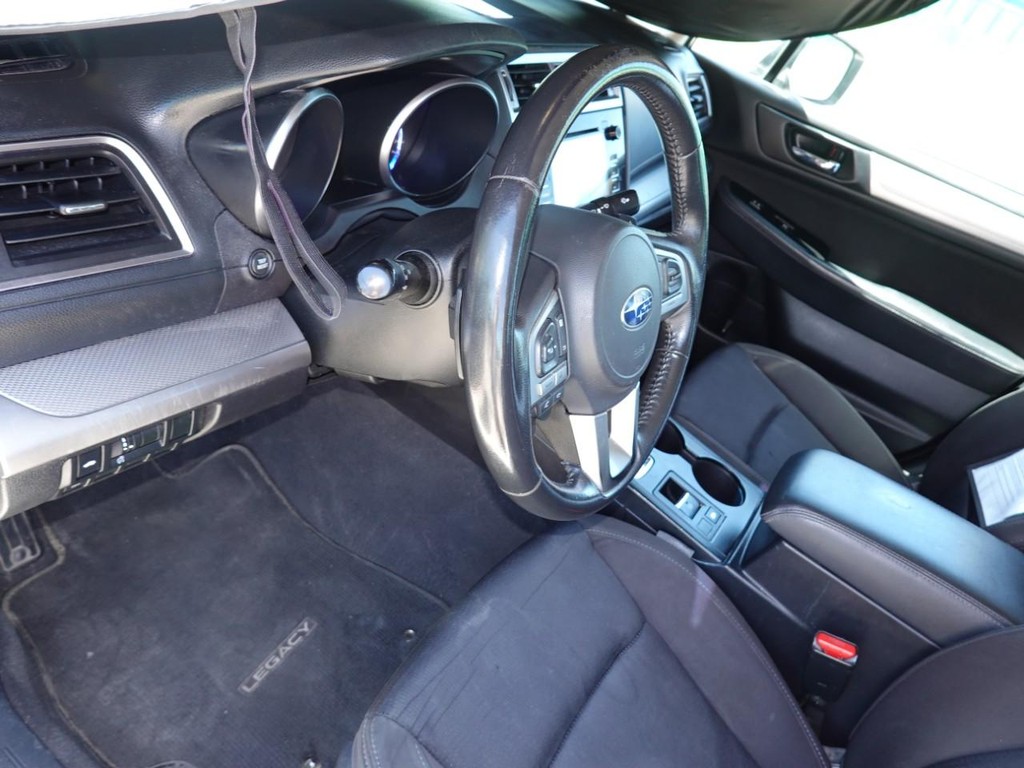 Subaru Legacy Vehicle Full-screen Gallery Image 16