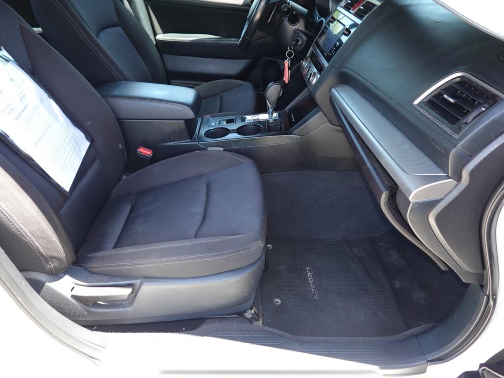 Subaru Legacy Vehicle Full-screen Gallery Image 21