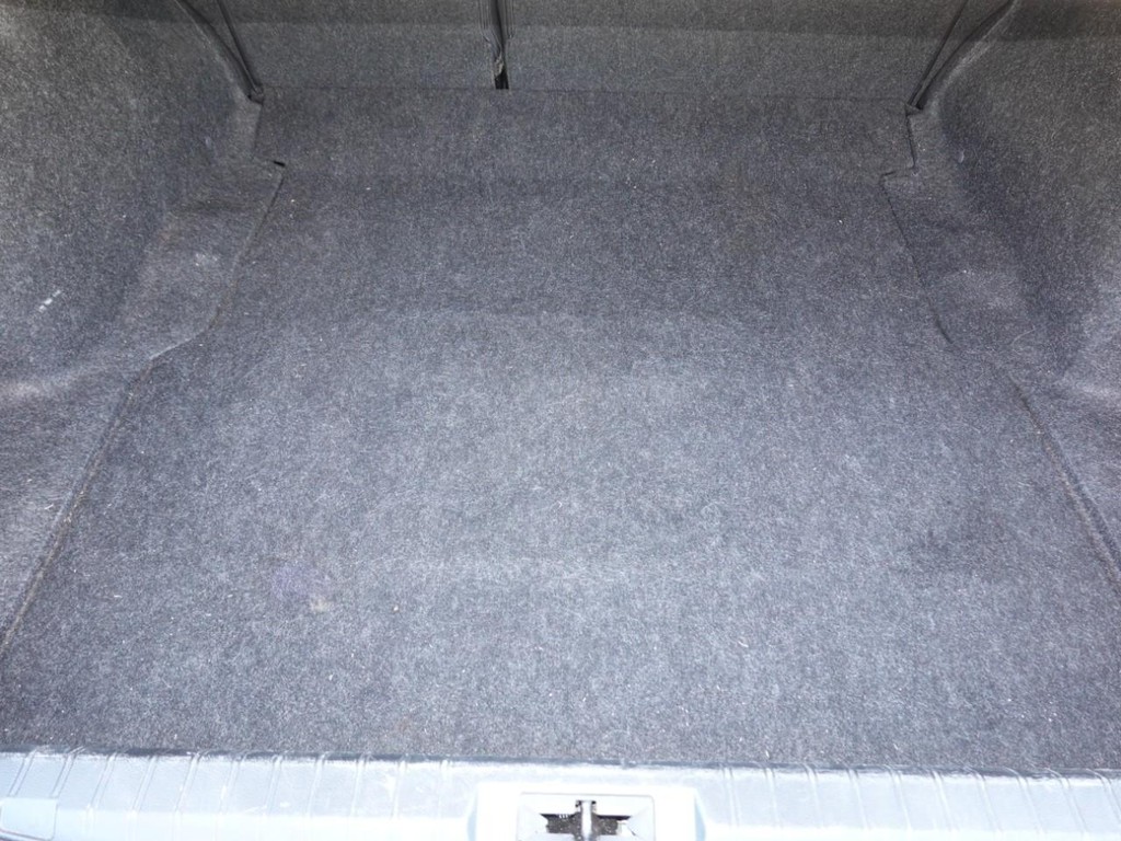 Subaru Legacy Vehicle Full-screen Gallery Image 25