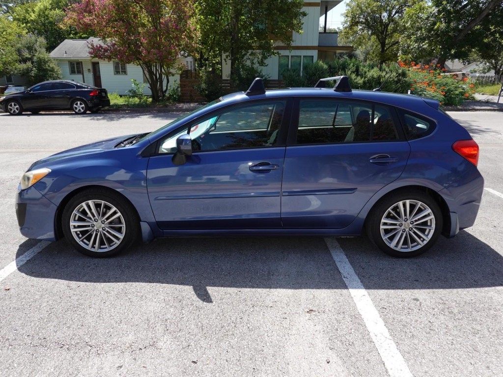 2012 Subaru Impreza 2.0i Premium photo 4