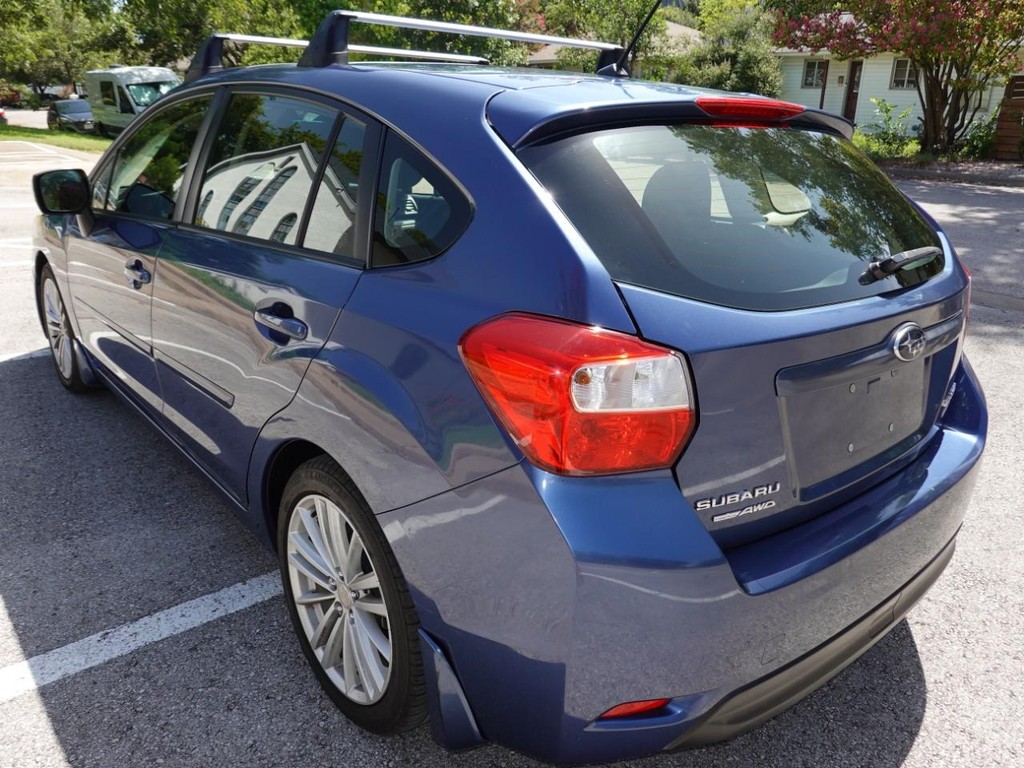2012 Subaru Impreza 2.0i Premium photo 5