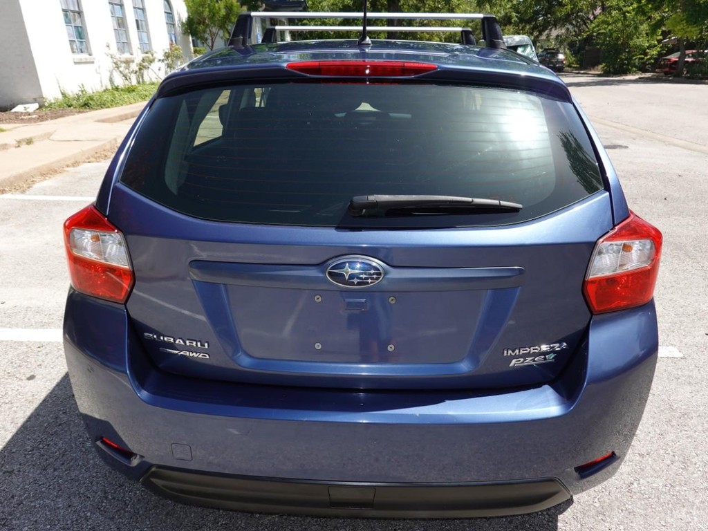 2012 Subaru Impreza 2.0i Premium photo 6