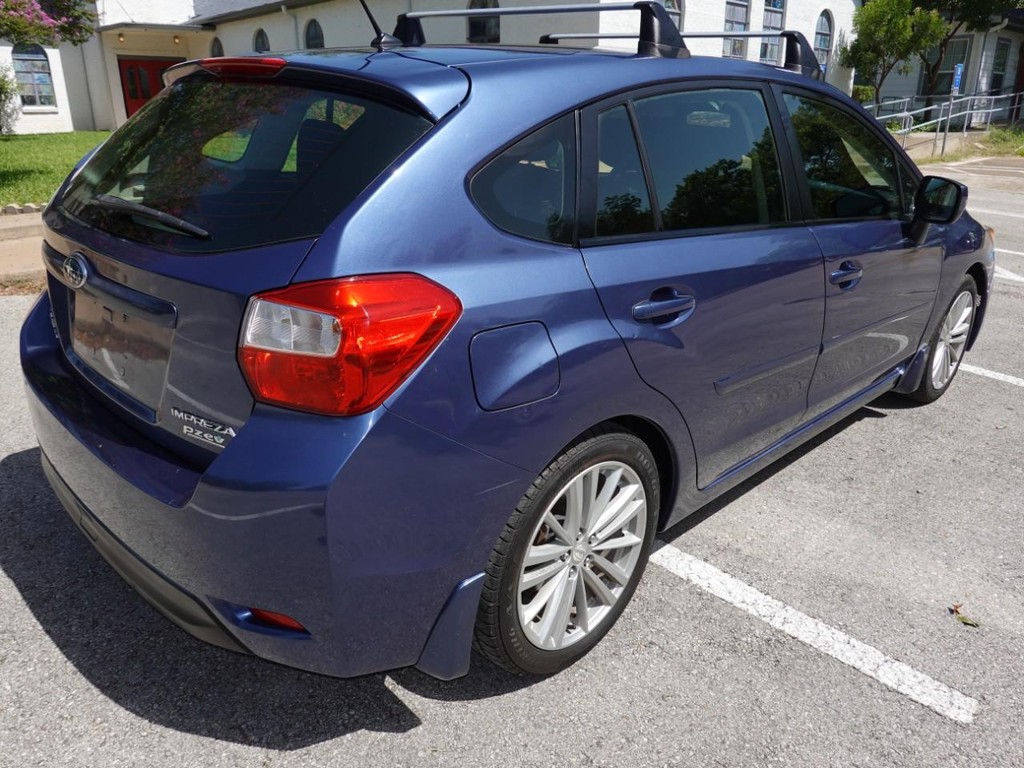2012 Subaru Impreza 2.0i Premium photo 7