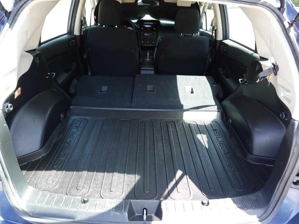 Subaru Impreza Wagon Vehicle Full-screen Gallery Image 25