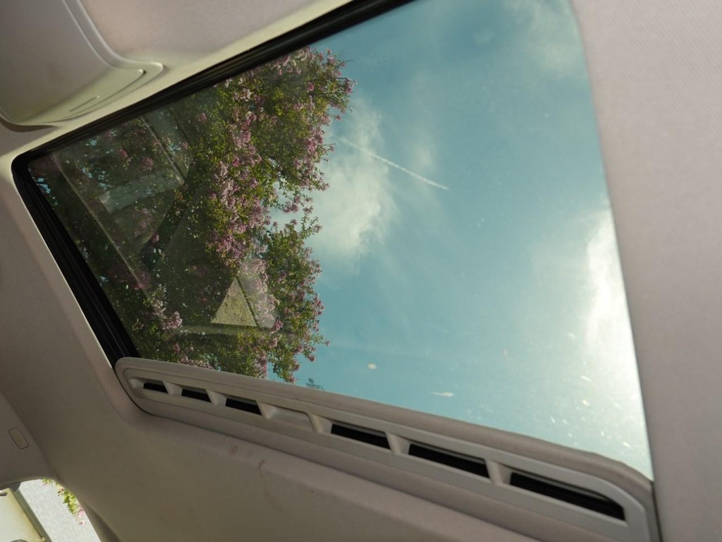 Volkswagen Jetta Sedan Vehicle Full-screen Gallery Image 17