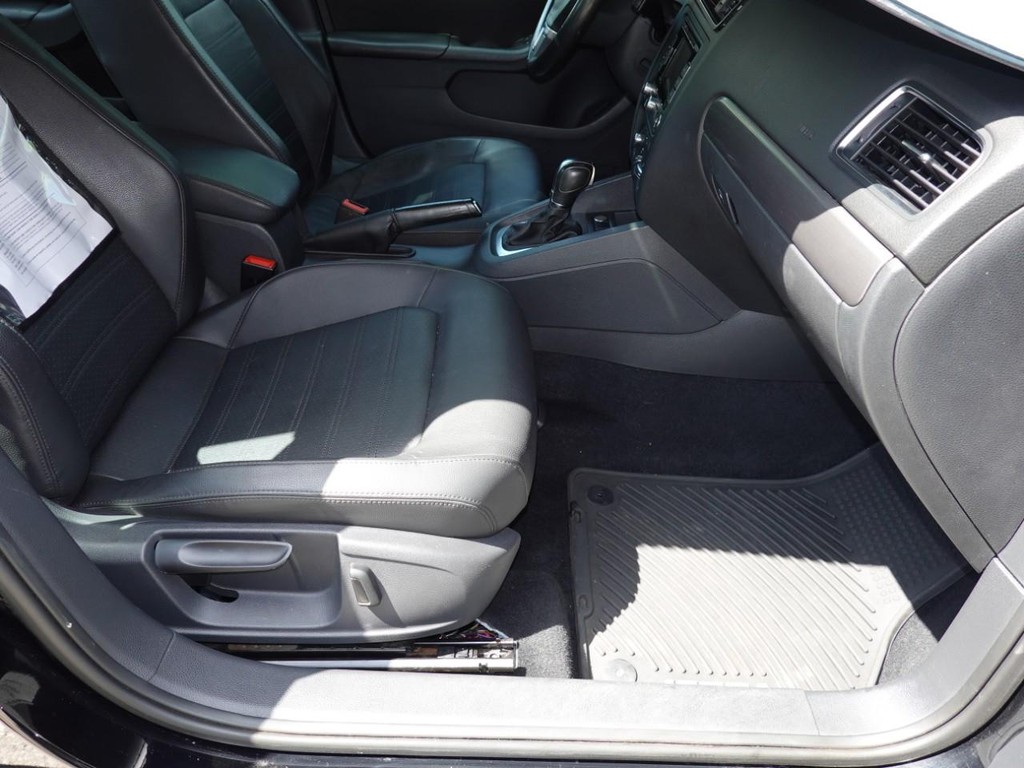 2014 Volkswagen Jetta SEL photo 22