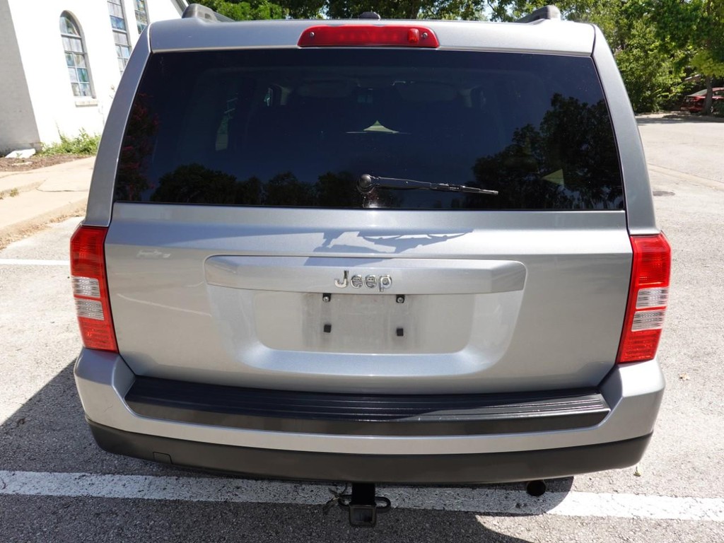 Jeep Patriot Vehicle Full-screen Gallery Image 06