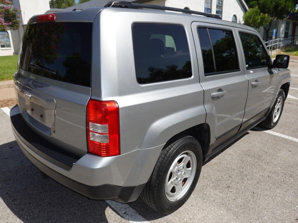 Jeep Patriot Vehicle Full-screen Gallery Image 07