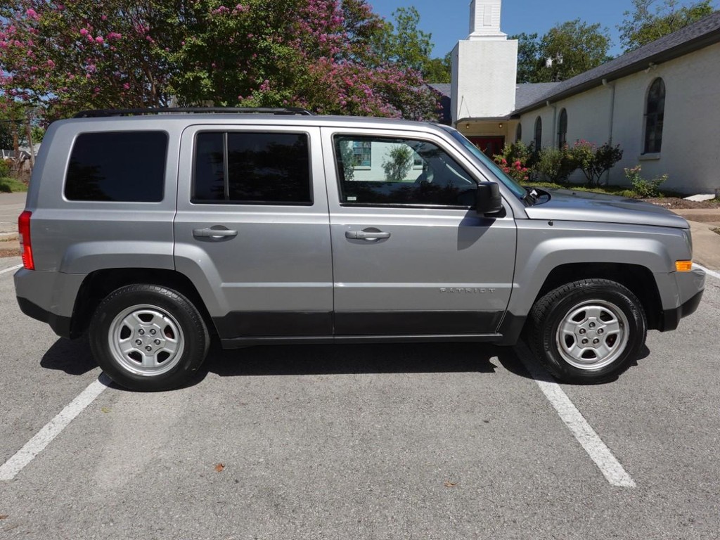 Jeep Patriot Vehicle Full-screen Gallery Image 08