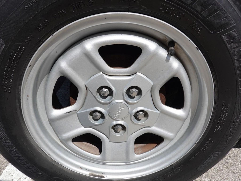 Jeep Patriot Vehicle Full-screen Gallery Image 09